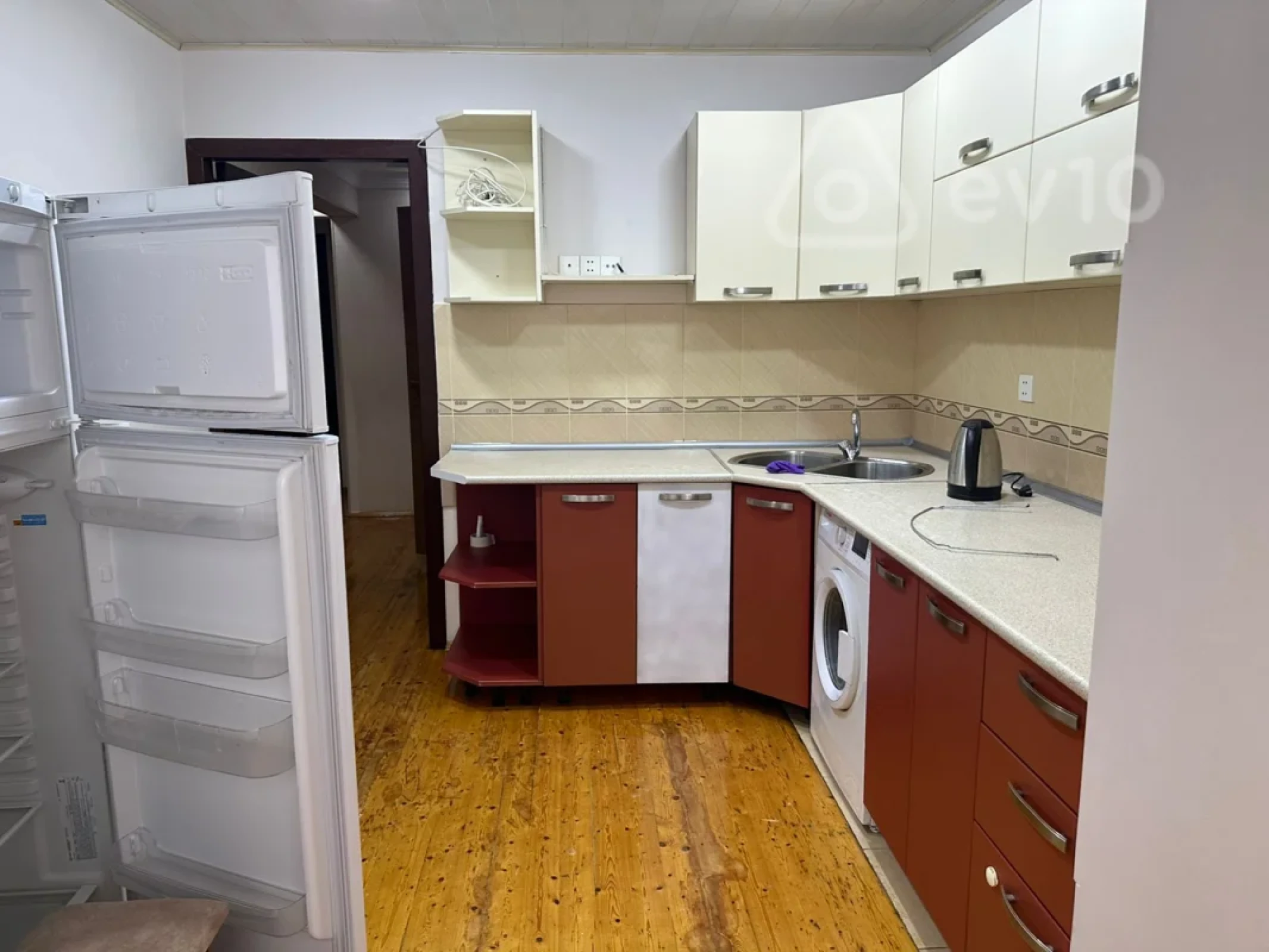 Kirayə verilir 3 otaqlı köhnə tikili 70 m²