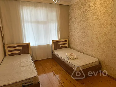 Kirayə verilir 3 otaqlı köhnə tikili 70 m²