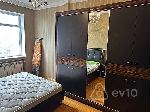 Kirayə verilir 3 otaqlı köhnə tikili 80 m²