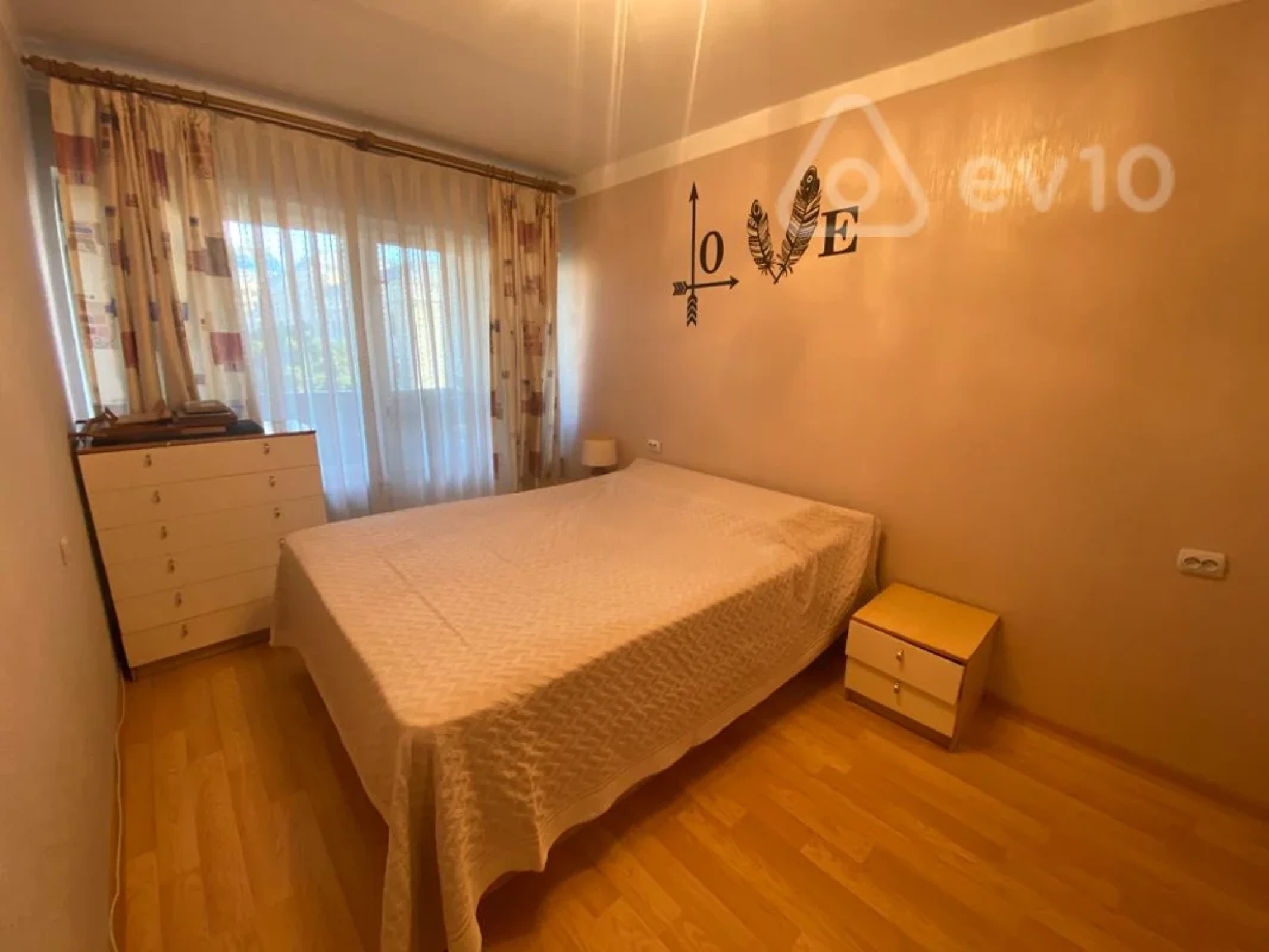 Kirayə verilir 3 otaqlı köhnə tikili 80 m²