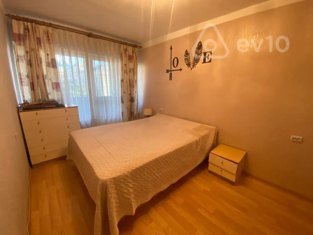 Kirayə verilir 3 otaqlı köhnə tikili 80 m²