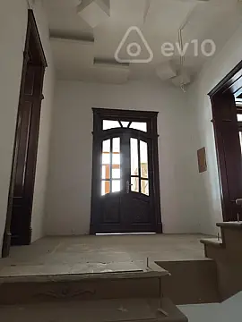 Satılır 8 otaqlı həyət evi 650 m²