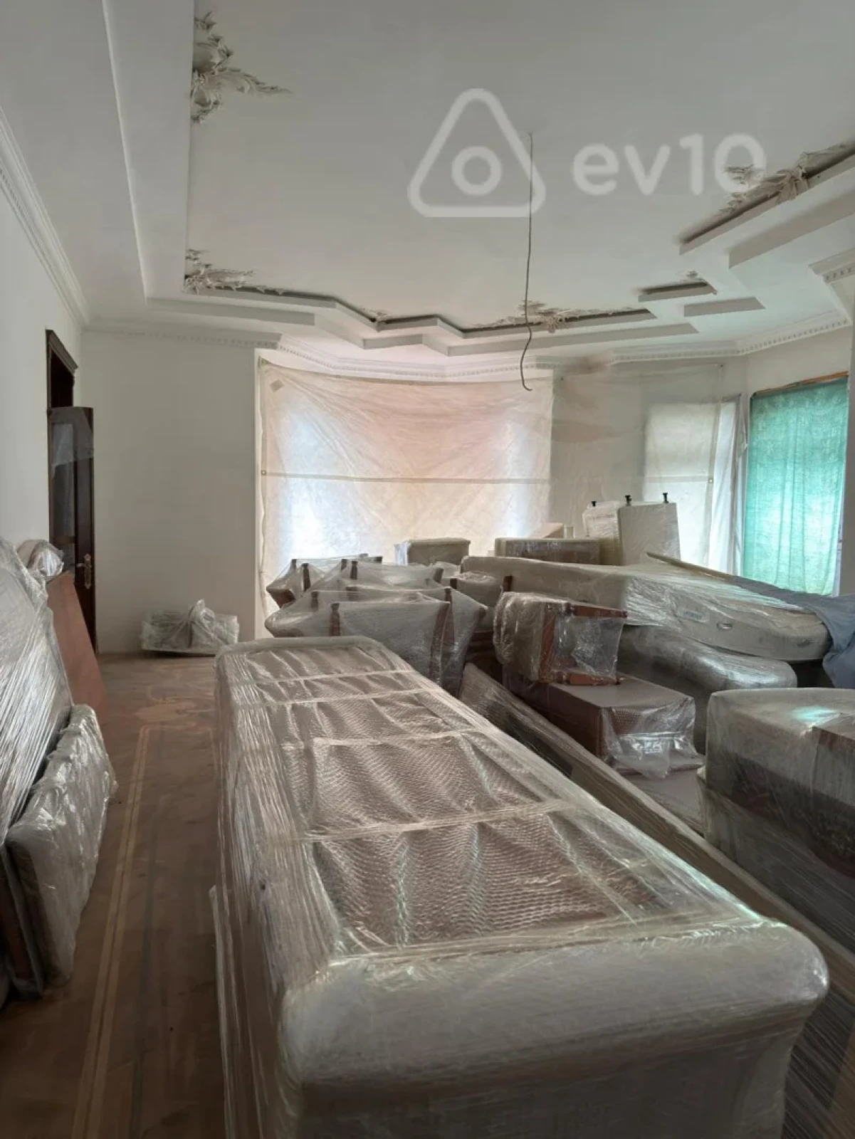 Satılır 8 otaqlı həyət evi 650 m²