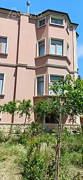 Satılır 8 otaqlı həyət evi 650 m²