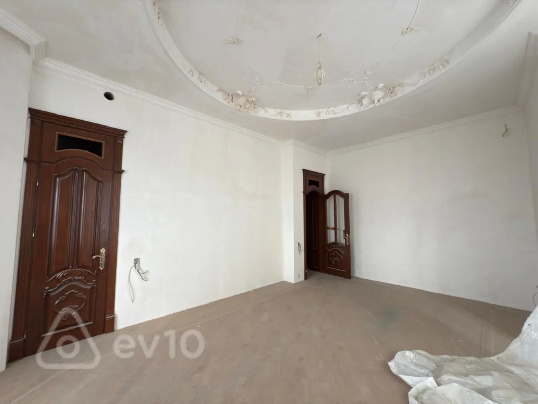 Satılır 8 otaqlı həyət evi 650 m²