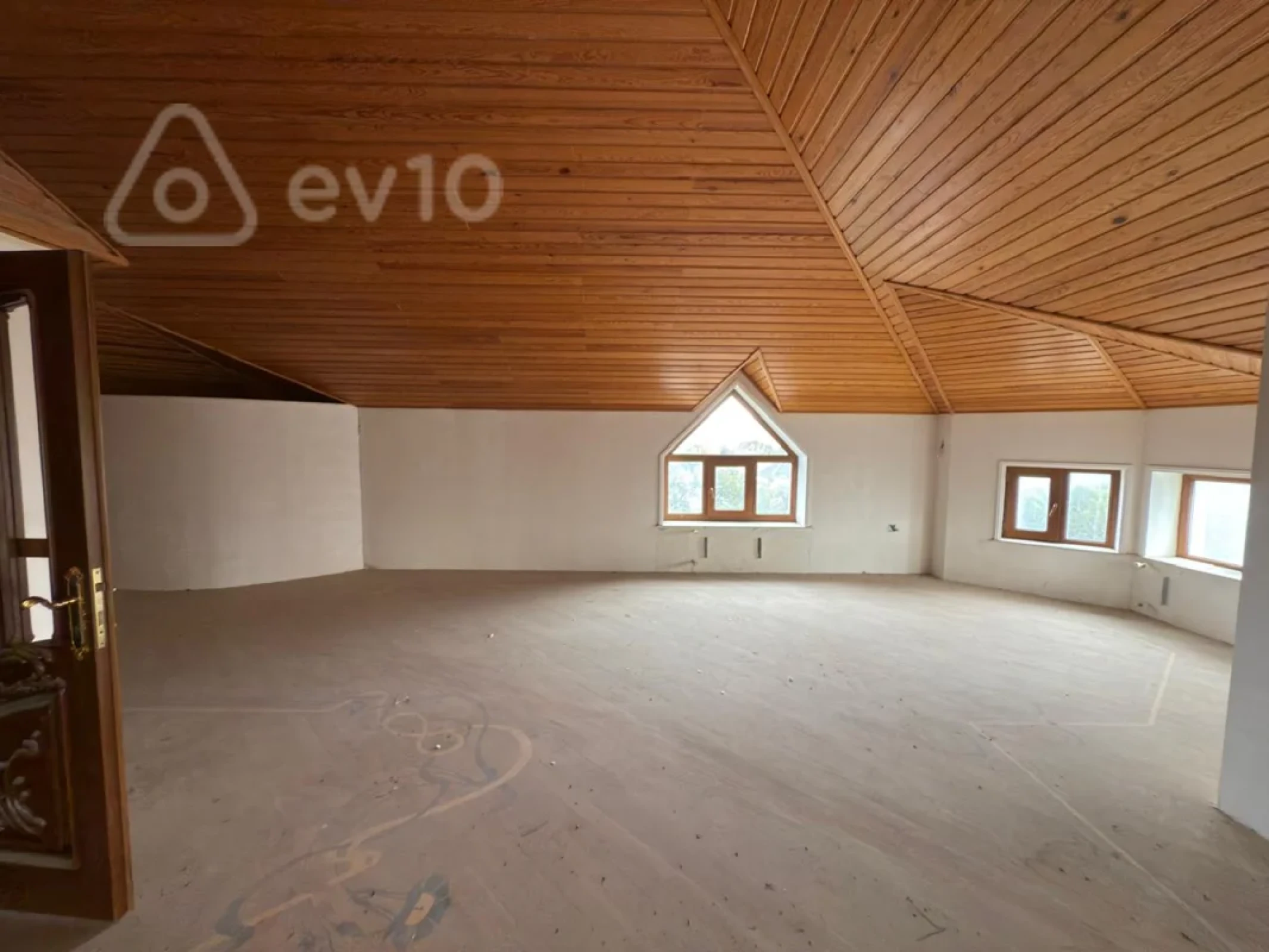 Satılır 8 otaqlı həyət evi 650 m²