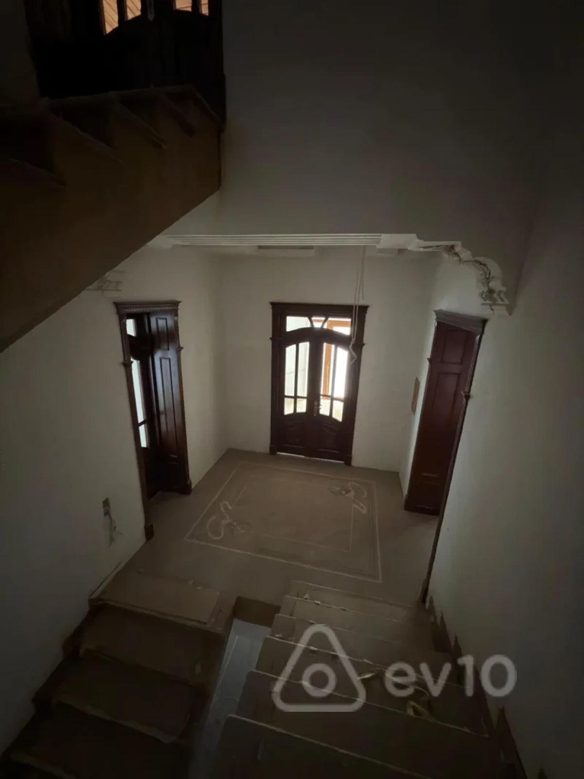 Satılır 8 otaqlı həyət evi 650 m²