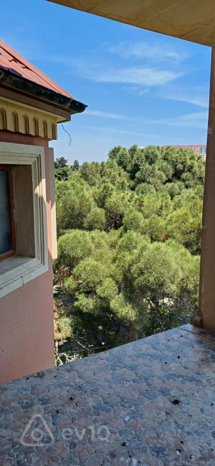 Satılır 8 otaqlı həyət evi 650 m²