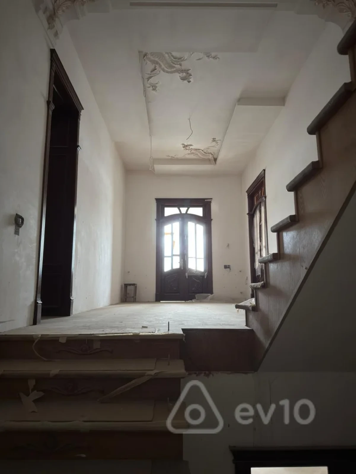 Satılır 8 otaqlı həyət evi 650 m²