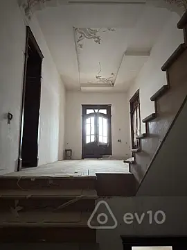 Satılır 8 otaqlı həyət evi 650 m²