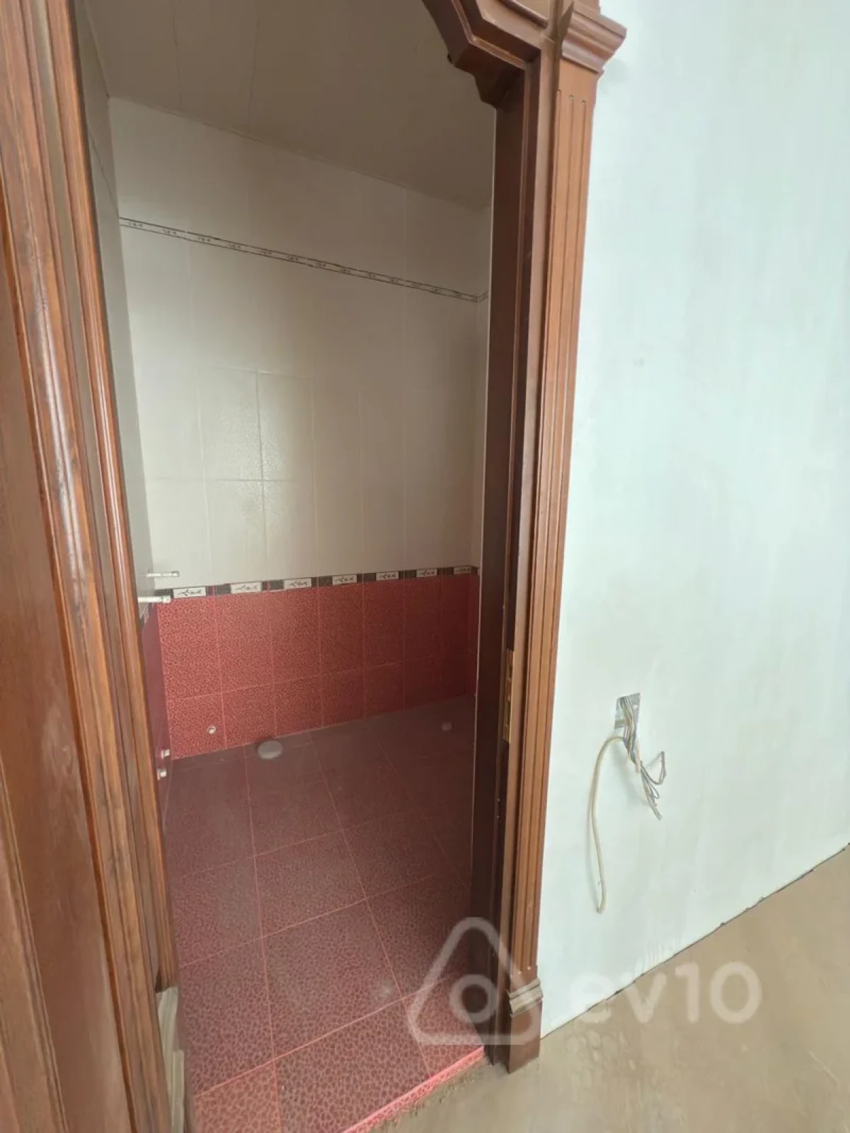 Satılır 8 otaqlı həyət evi 650 m²