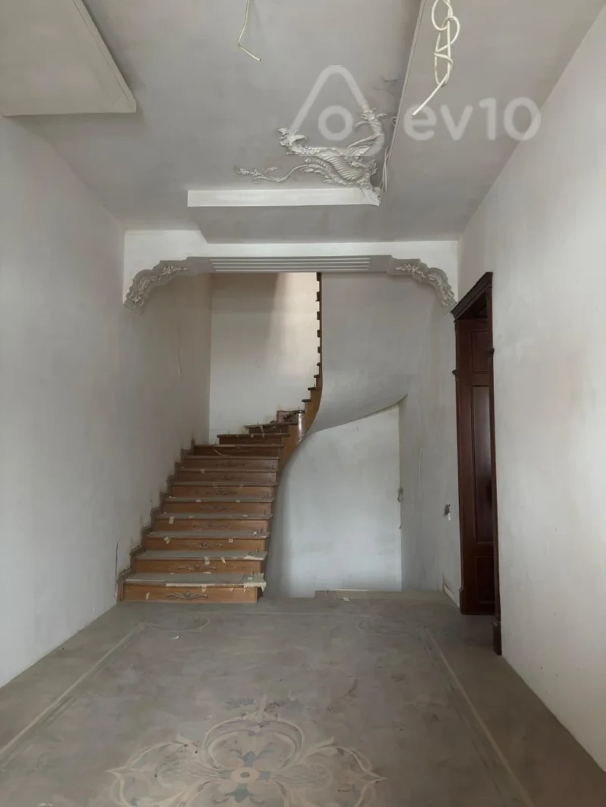 Satılır 8 otaqlı həyət evi 650 m²
