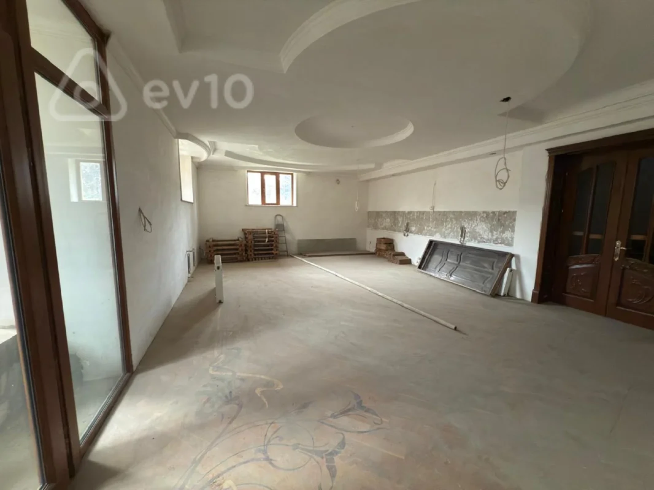 Satılır 8 otaqlı həyət evi 650 m²