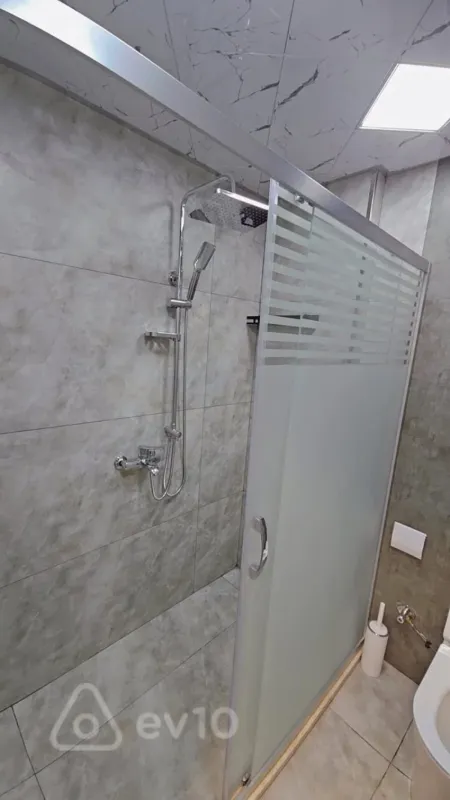 Kirayə verilir 2 otaqlı yeni tikili 50 m²