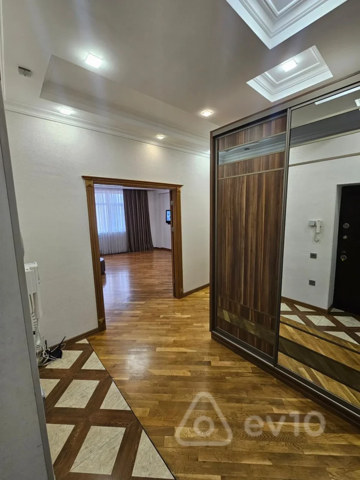 Kirayə verilir 2 otaqlı yeni tikili 85 m²