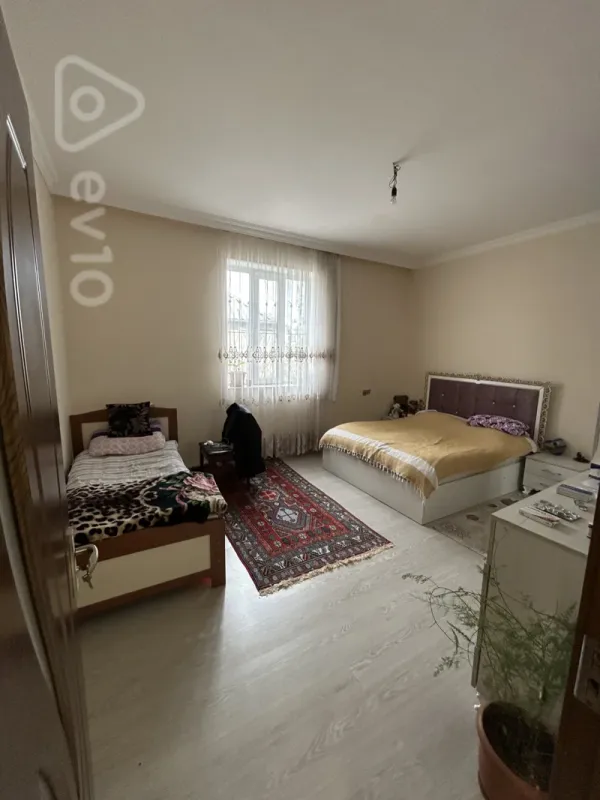 Satılır 10 otaqlı həyət evi 470 m²