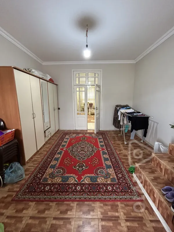 Satılır 10 otaqlı həyət evi 470 m²