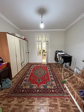 Satılır 10 otaqlı həyət evi 470 m²