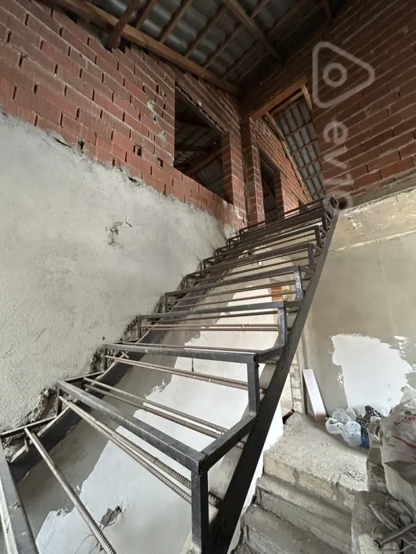 Satılır 10 otaqlı həyət evi 470 m²