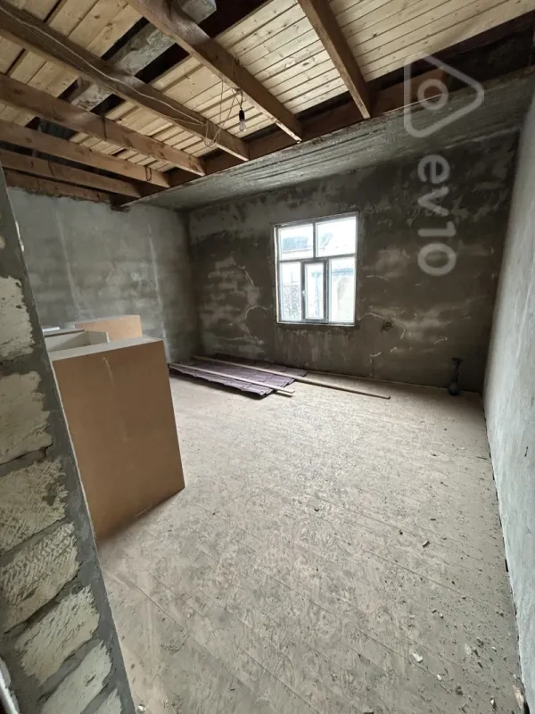 Satılır 10 otaqlı həyət evi 470 m²