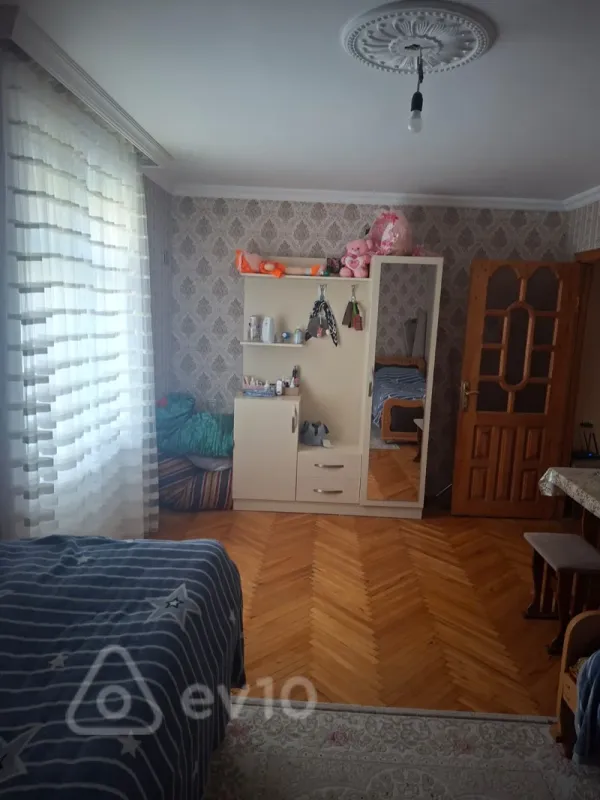 Kirayə verilir 2 otaqlı köhnə tikili 75 m²