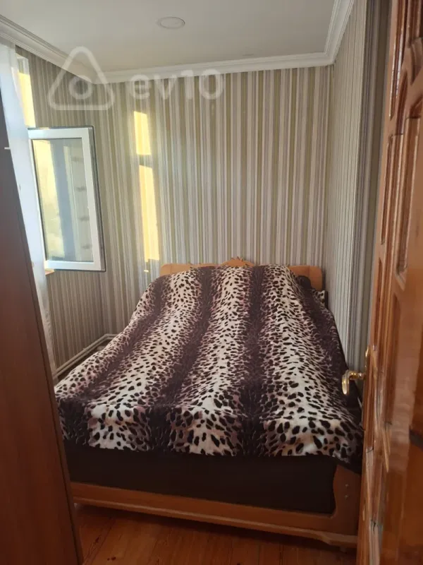 Kirayə verilir 2 otaqlı köhnə tikili 75 m²