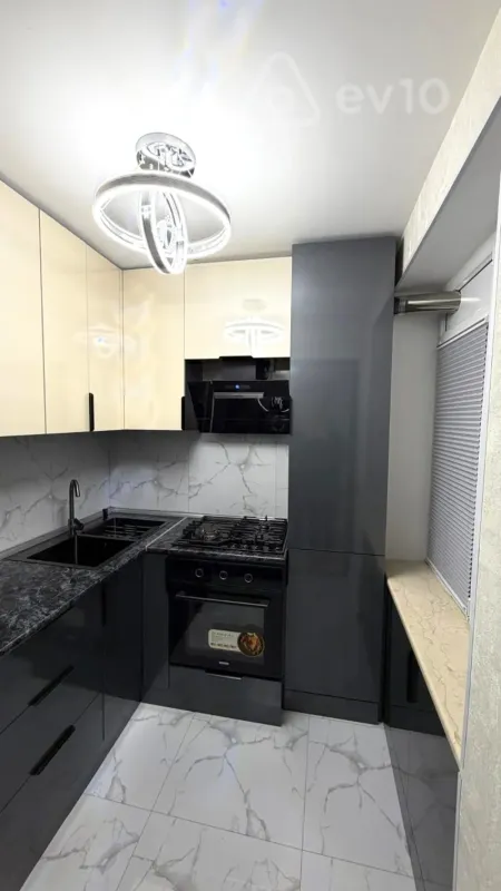 Satılır 3 otaqlı köhnə tikili 75 m²
