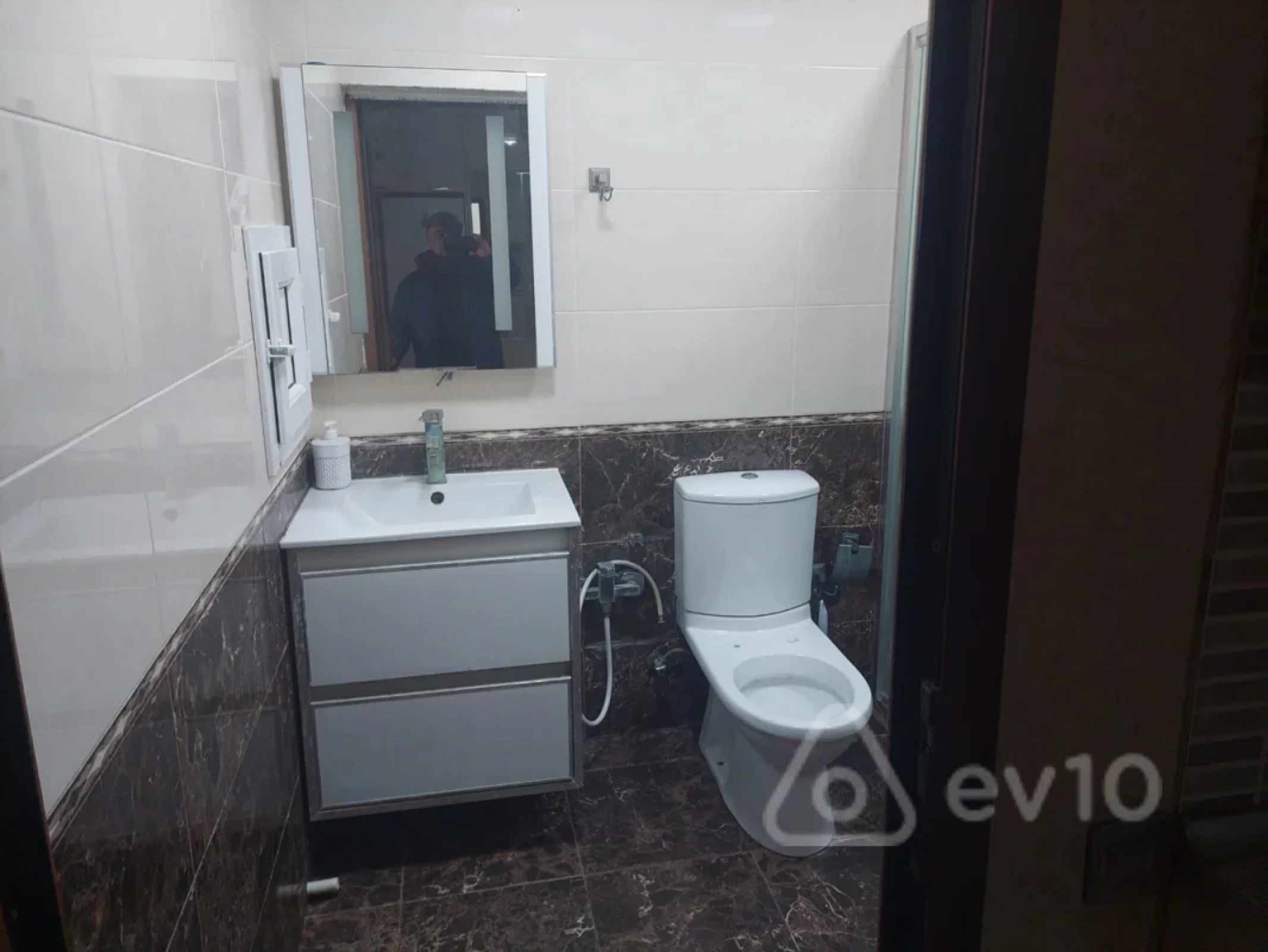 Kirayə verilir 2 otaqlı yeni tikili 68 m²