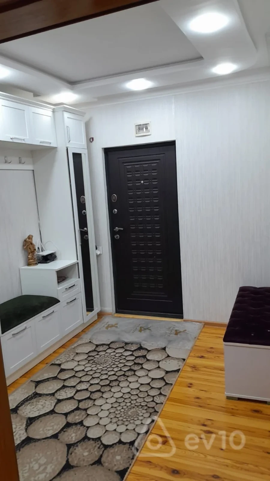 Kirayə verilir 2 otaqlı köhnə tikili 60 m²