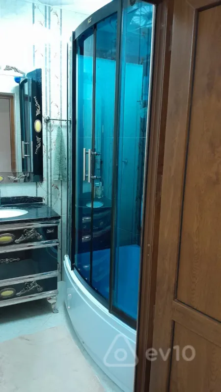 Kirayə verilir 2 otaqlı köhnə tikili 60 m²