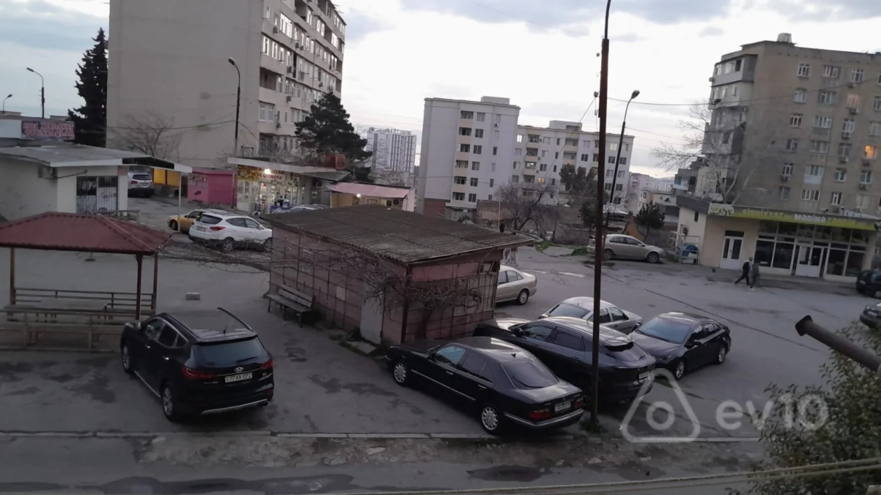 Kirayə verilir 2 otaqlı köhnə tikili 60 m²