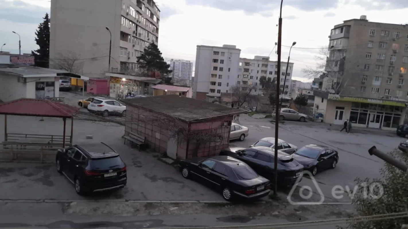 Kirayə verilir 2 otaqlı köhnə tikili 60 m²