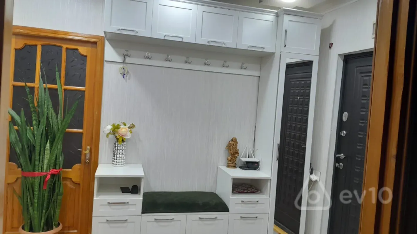 Kirayə verilir 2 otaqlı köhnə tikili 60 m²