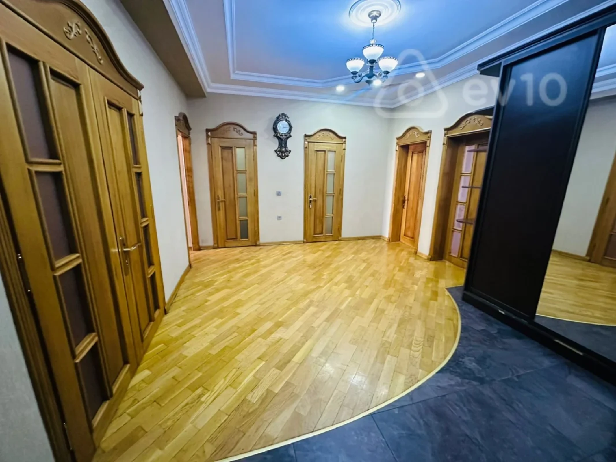 Satılır 3 otaqlı yeni tikili 120 m²