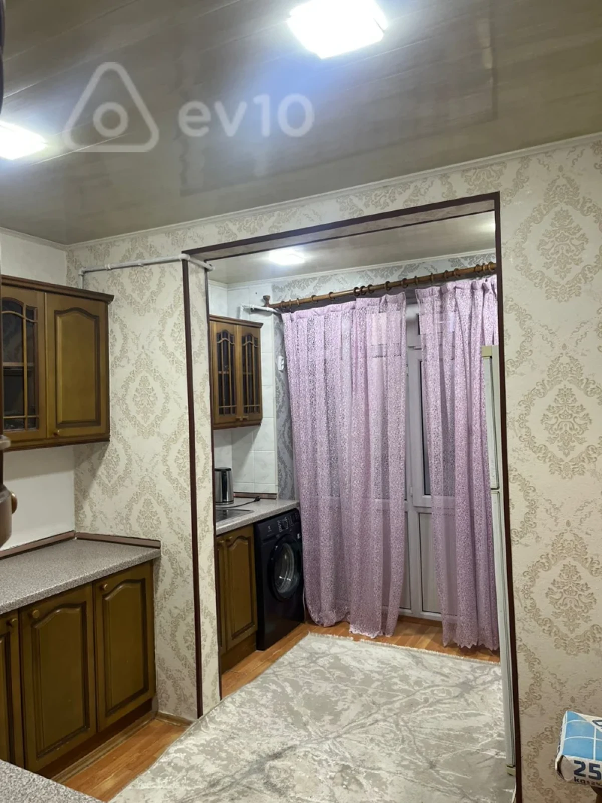 Kirayə verilir 2 otaqlı köhnə tikili 50 m²