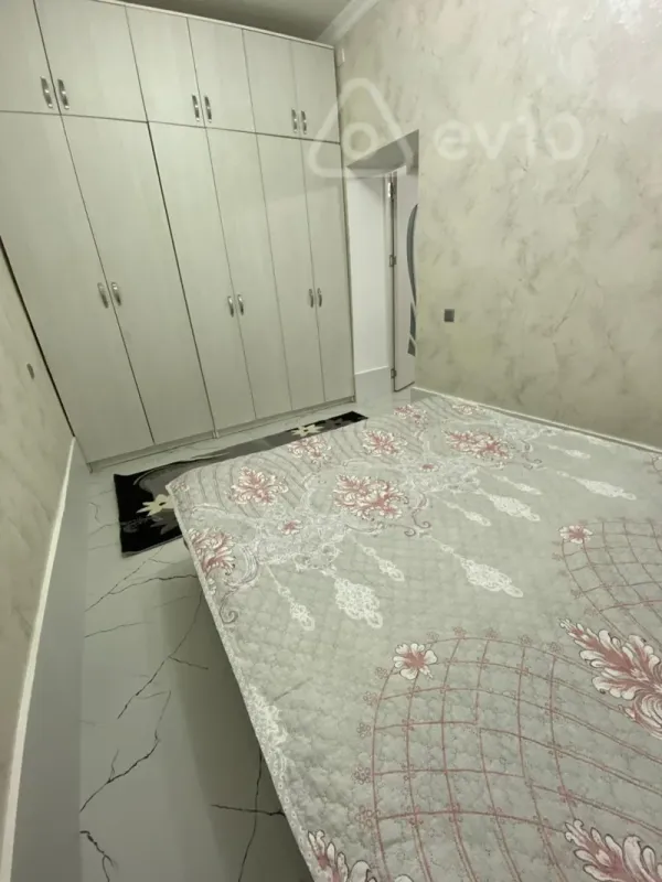 Kirayə verilir 2 otaqlı köhnə tikili 40 m²