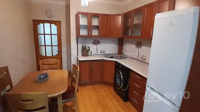 Kirayə verilir 2 otaqlı köhnə tikili 65 m²