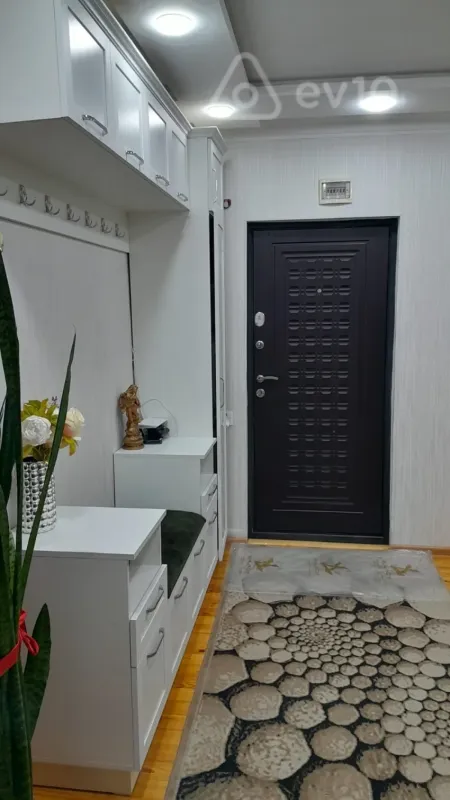 Kirayə verilir 2 otaqlı köhnə tikili 65 m²