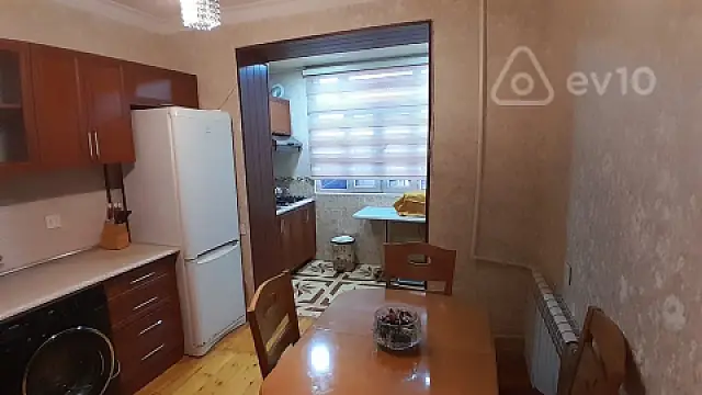 Kirayə verilir 2 otaqlı köhnə tikili 65 m²