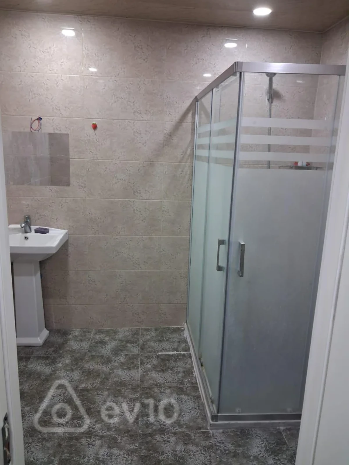 Kirayə verilir 2 otaqlı yeni tikili 90 m²