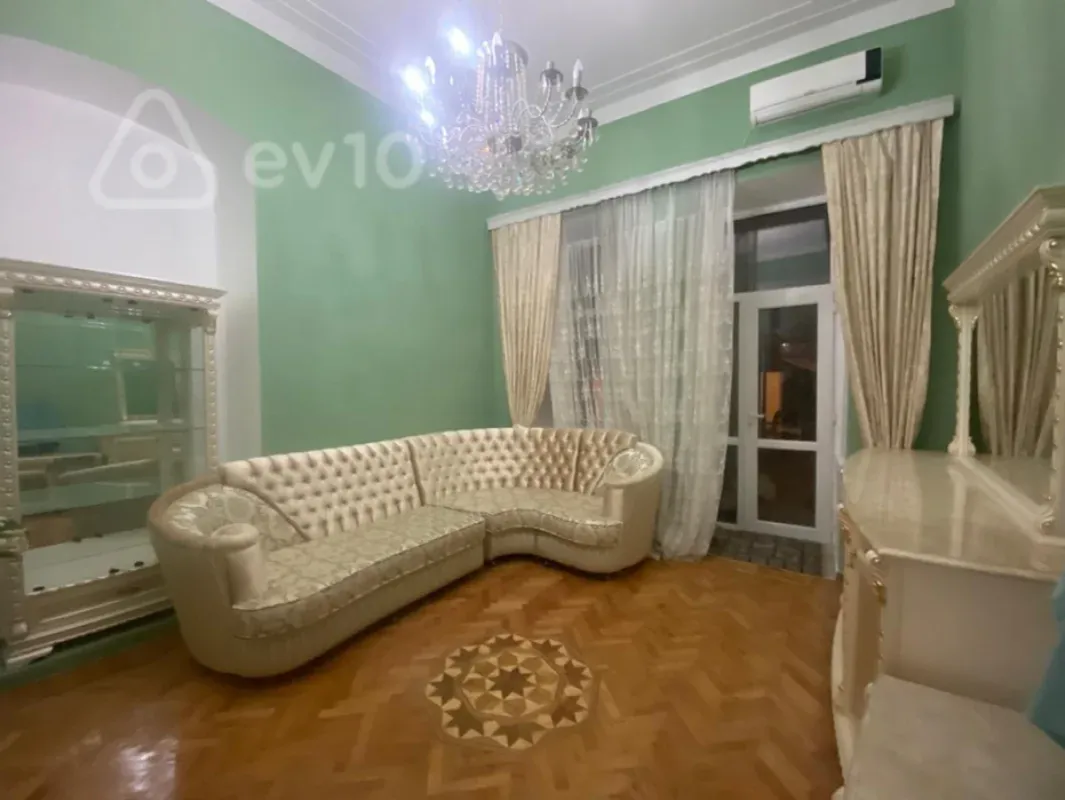 Kirayə verilir 3 otaqlı köhnə tikili 100 m²