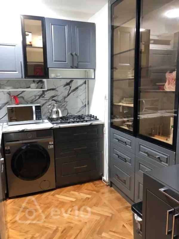 Kirayə verilir 3 otaqlı köhnə tikili 100 m²