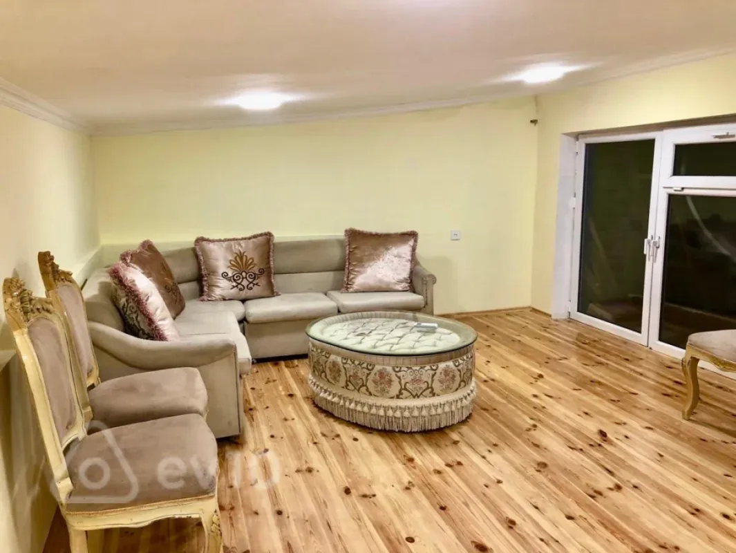 Kirayə verilir 3 otaqlı köhnə tikili 100 m²