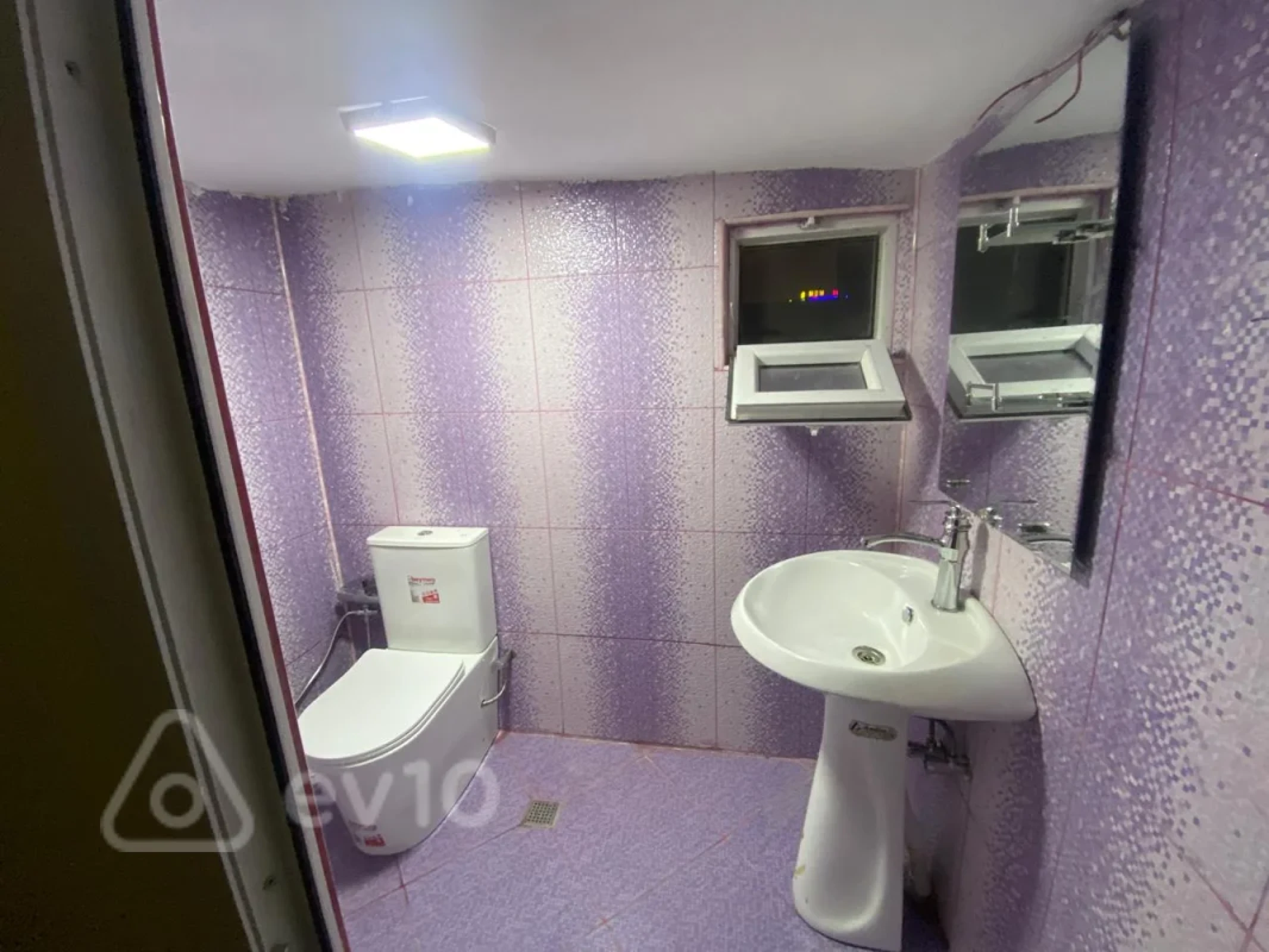 Kirayə verilir 3 otaqlı köhnə tikili 100 m²