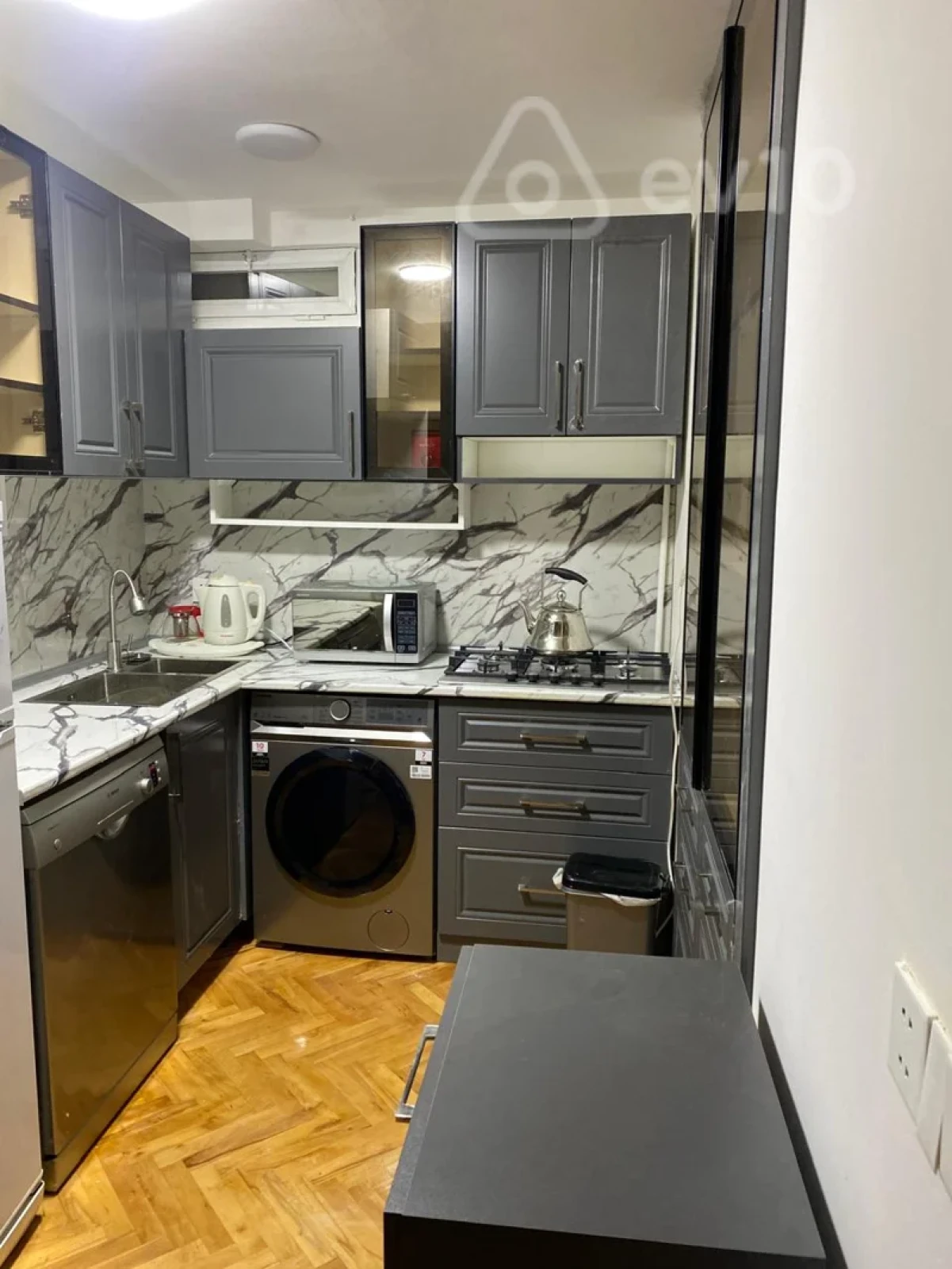 Kirayə verilir 3 otaqlı köhnə tikili 100 m²