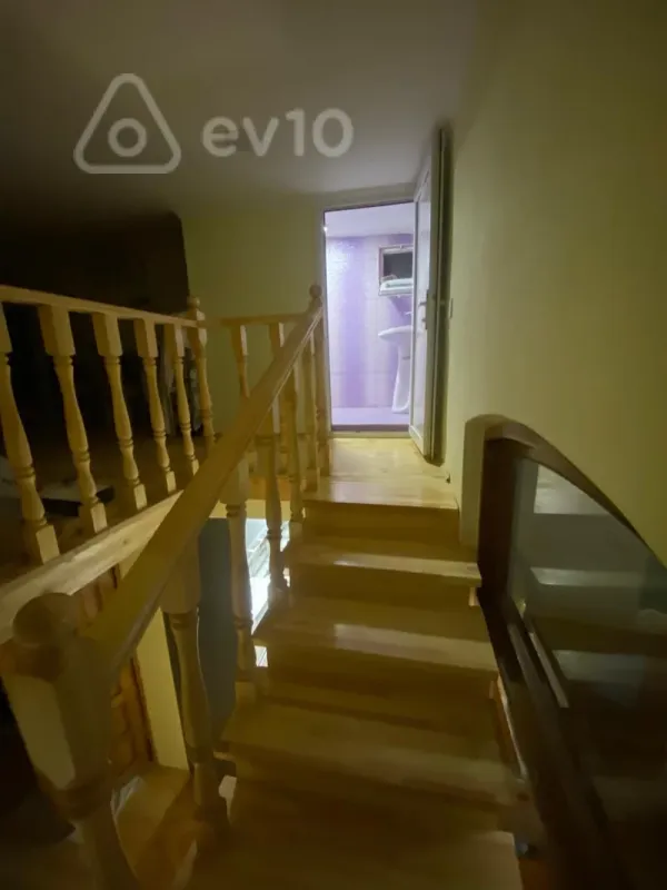 Kirayə verilir 3 otaqlı köhnə tikili 100 m²