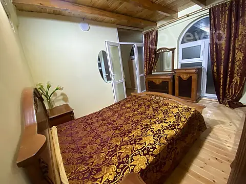 Kirayə verilir 3 otaqlı köhnə tikili 100 m²