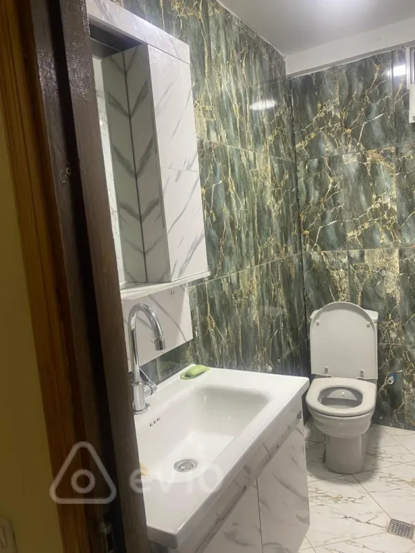 Kirayə verilir 3 otaqlı köhnə tikili 100 m²