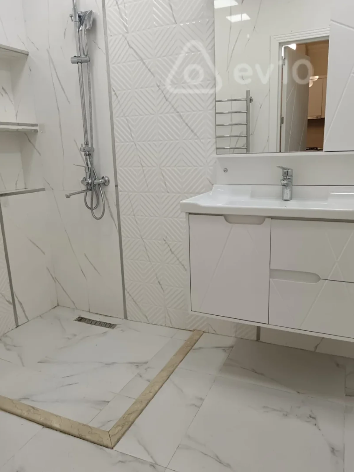 Kirayə verilir 2 otaqlı yeni tikili 60 m²