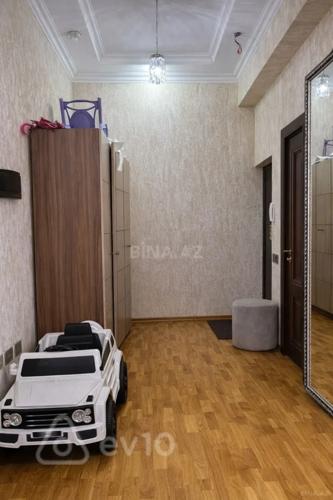 Satılır 3 otaqlı yeni tikili 110 m²